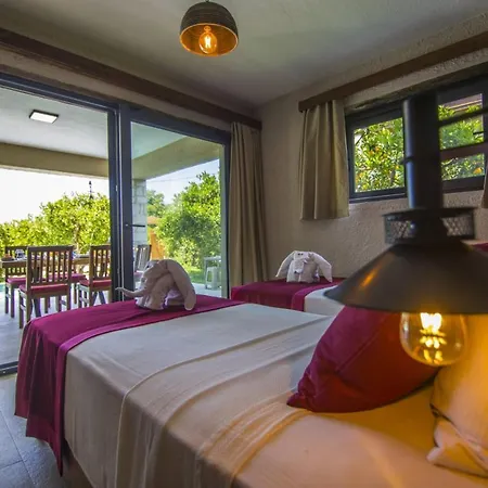 Βίλα Outstanding With Private Pool And Jacuzzi In