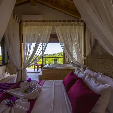 Outstanding With Private Pool And Jacuzzi In * Φετιγιέ